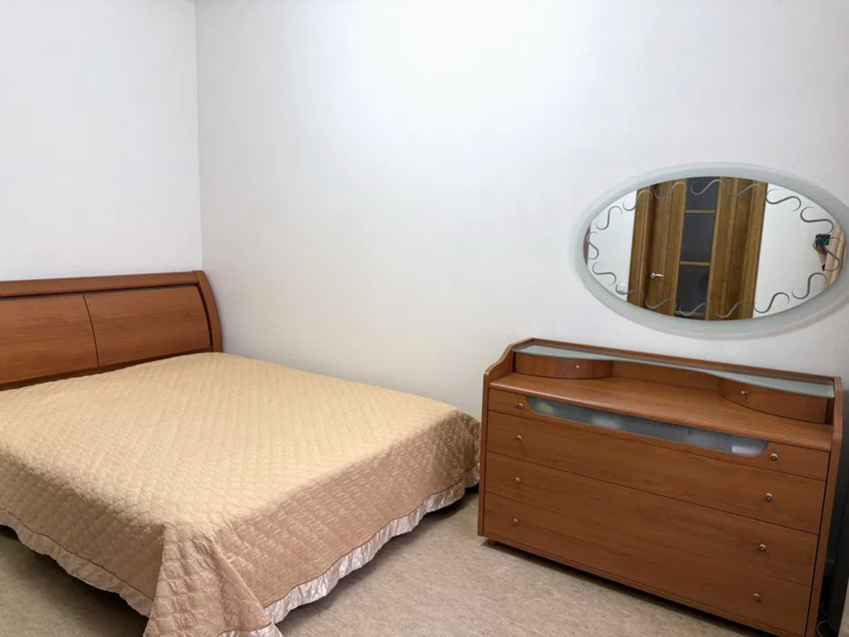 Київська, 12