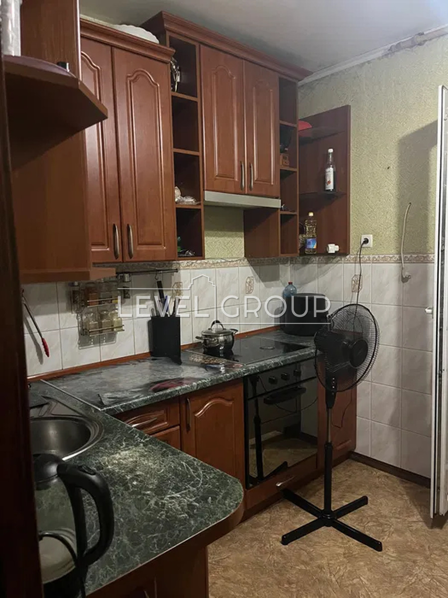 Драгоманова, 40б