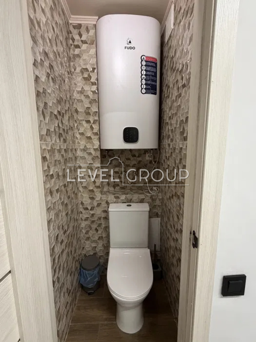 Хорольська вул., 8/4