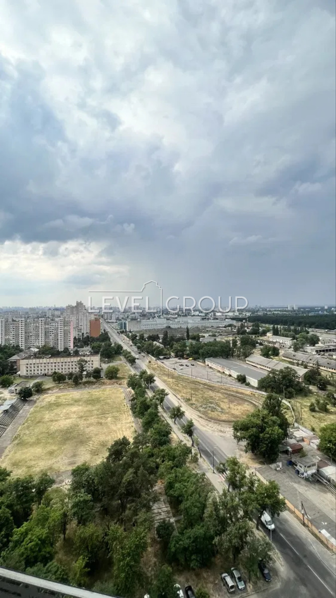 Бориспільська вул., 30