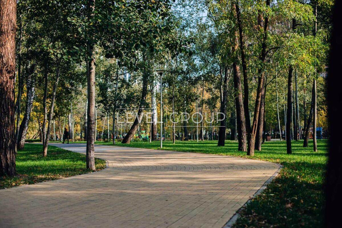 Воскресенська вул., 14д