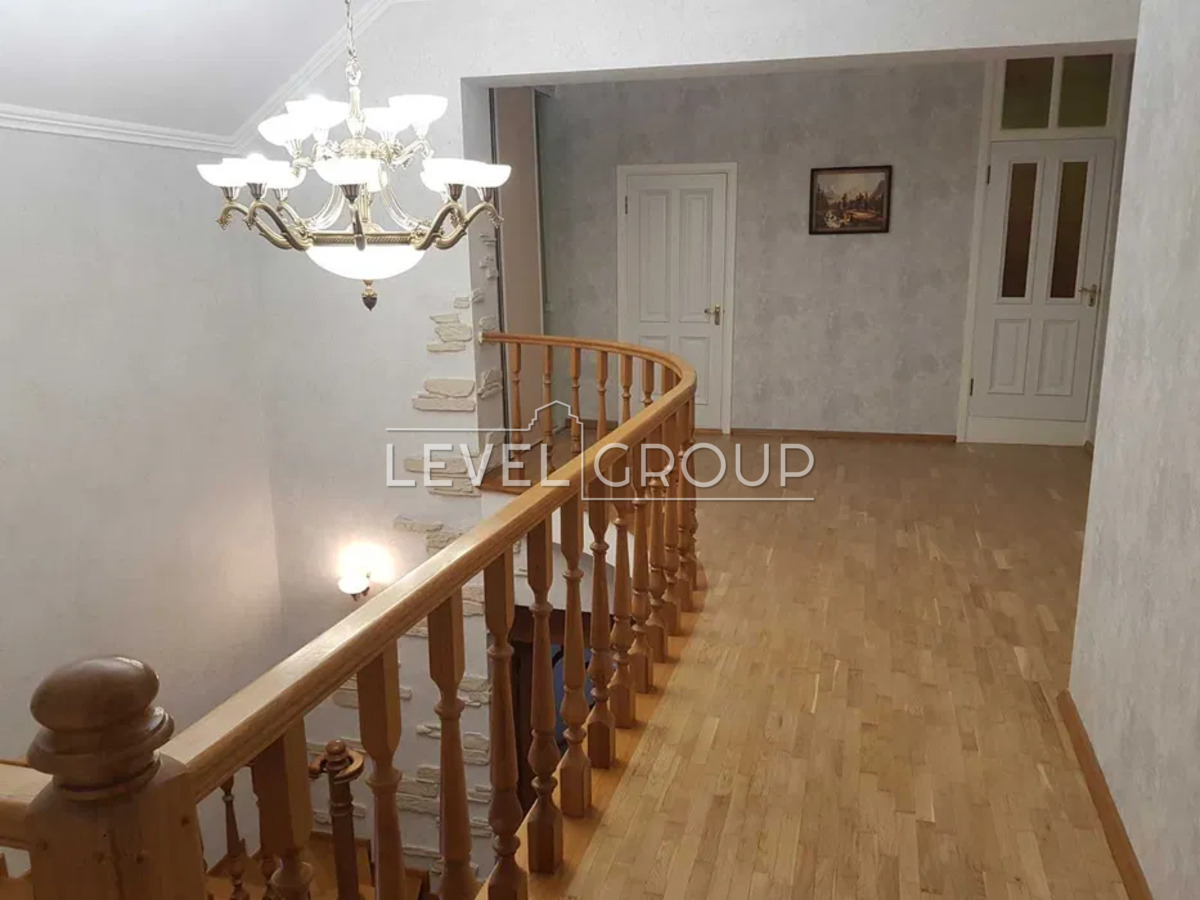 Жовтнева вул., 22