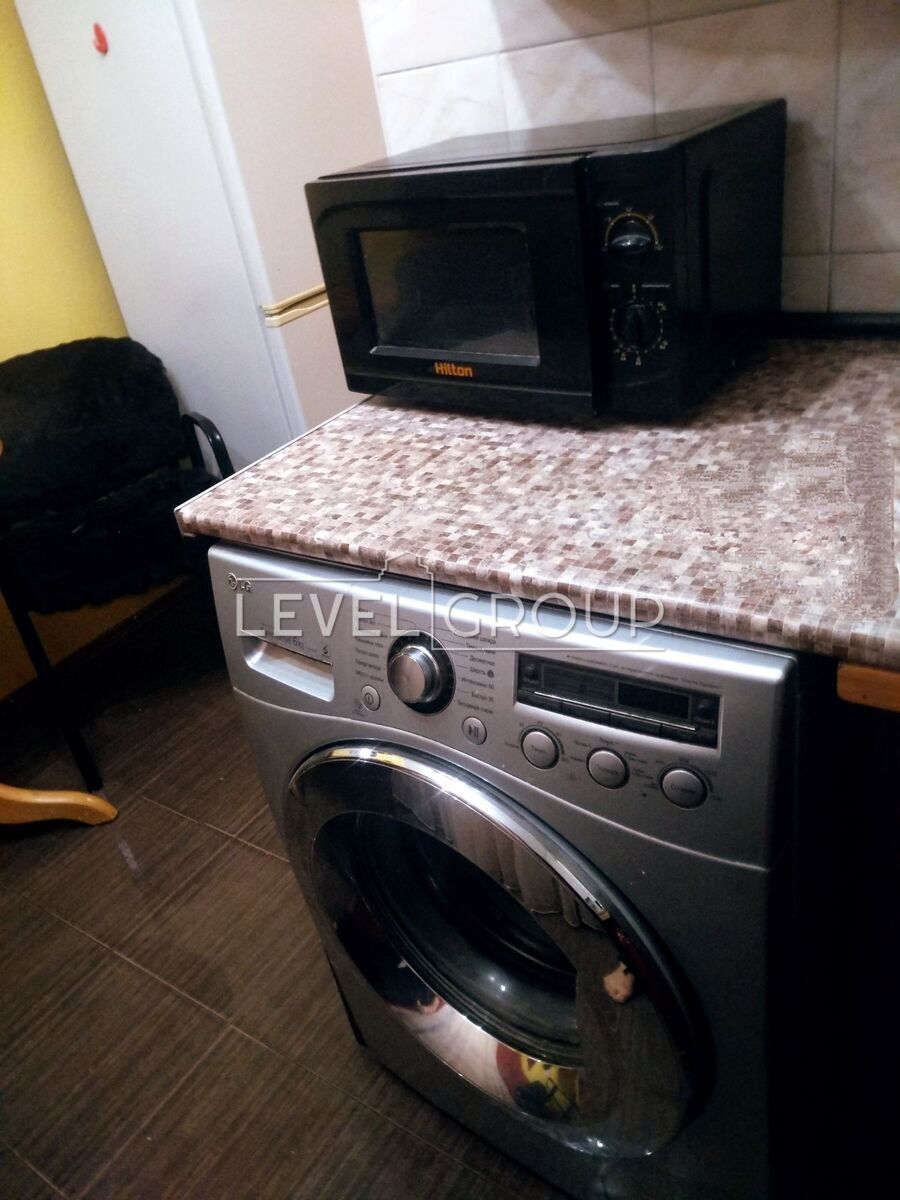 Перемоги вул., 9