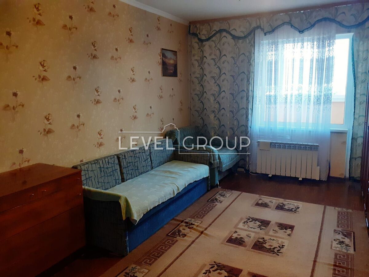 name_en