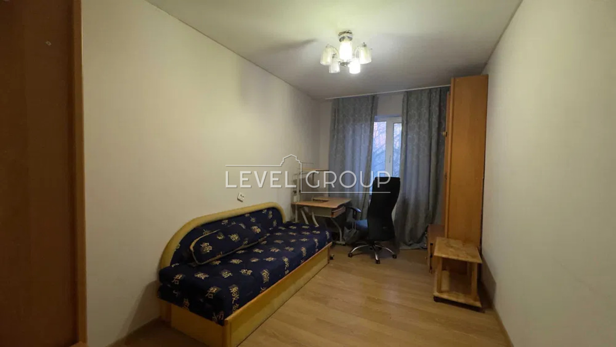 Борщагівська вул., 8