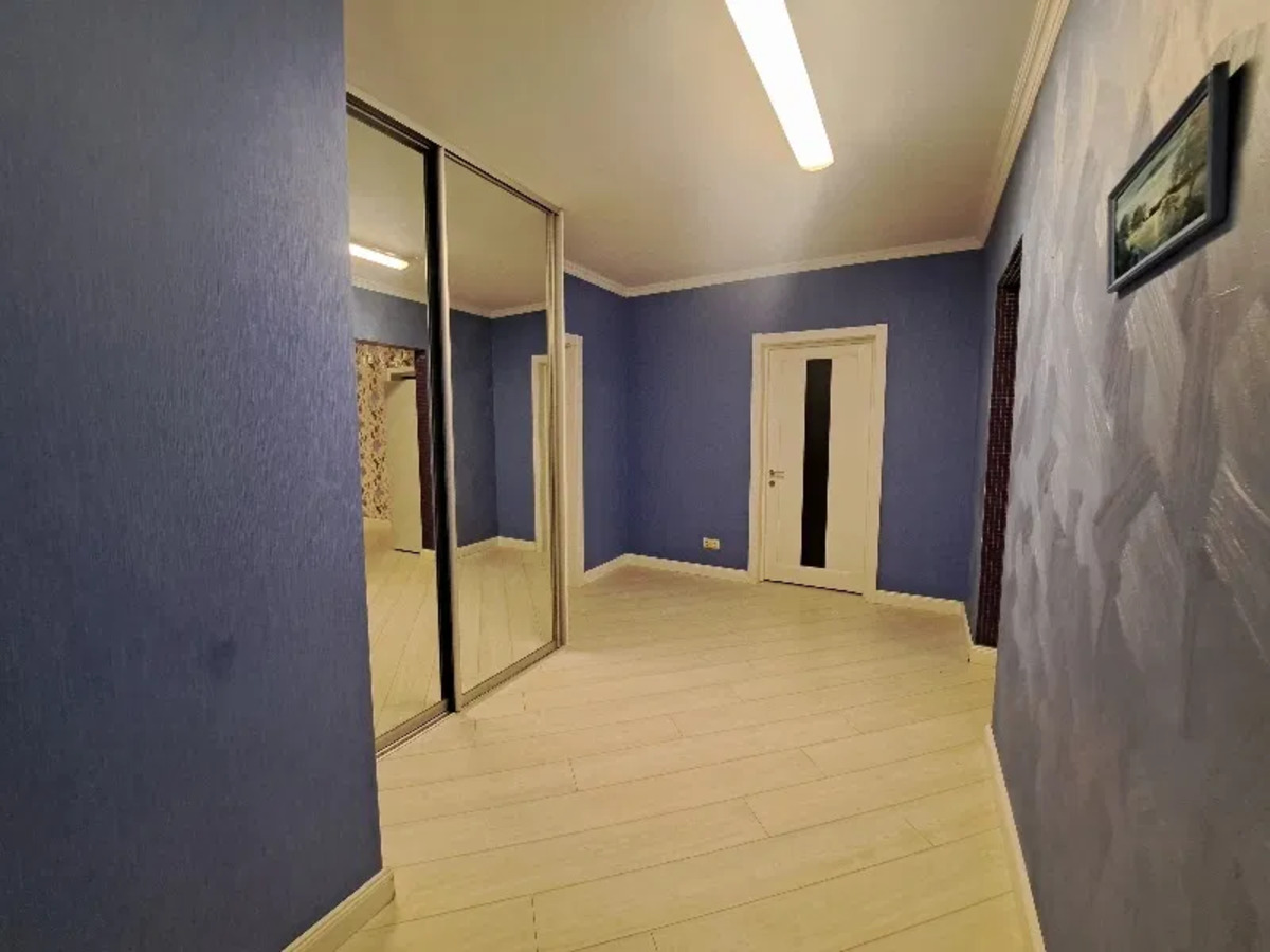 Автозаводська вул., 43