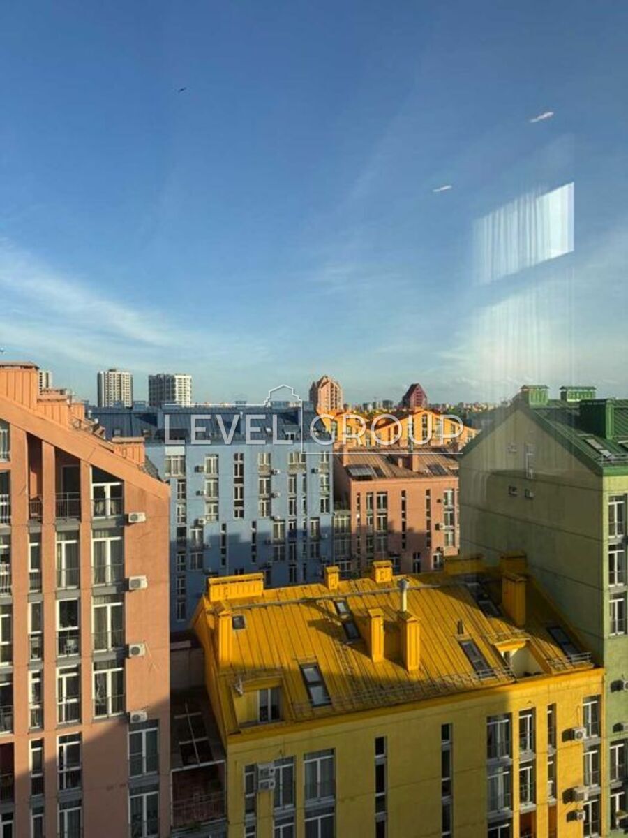 Регенераторна вул., 4