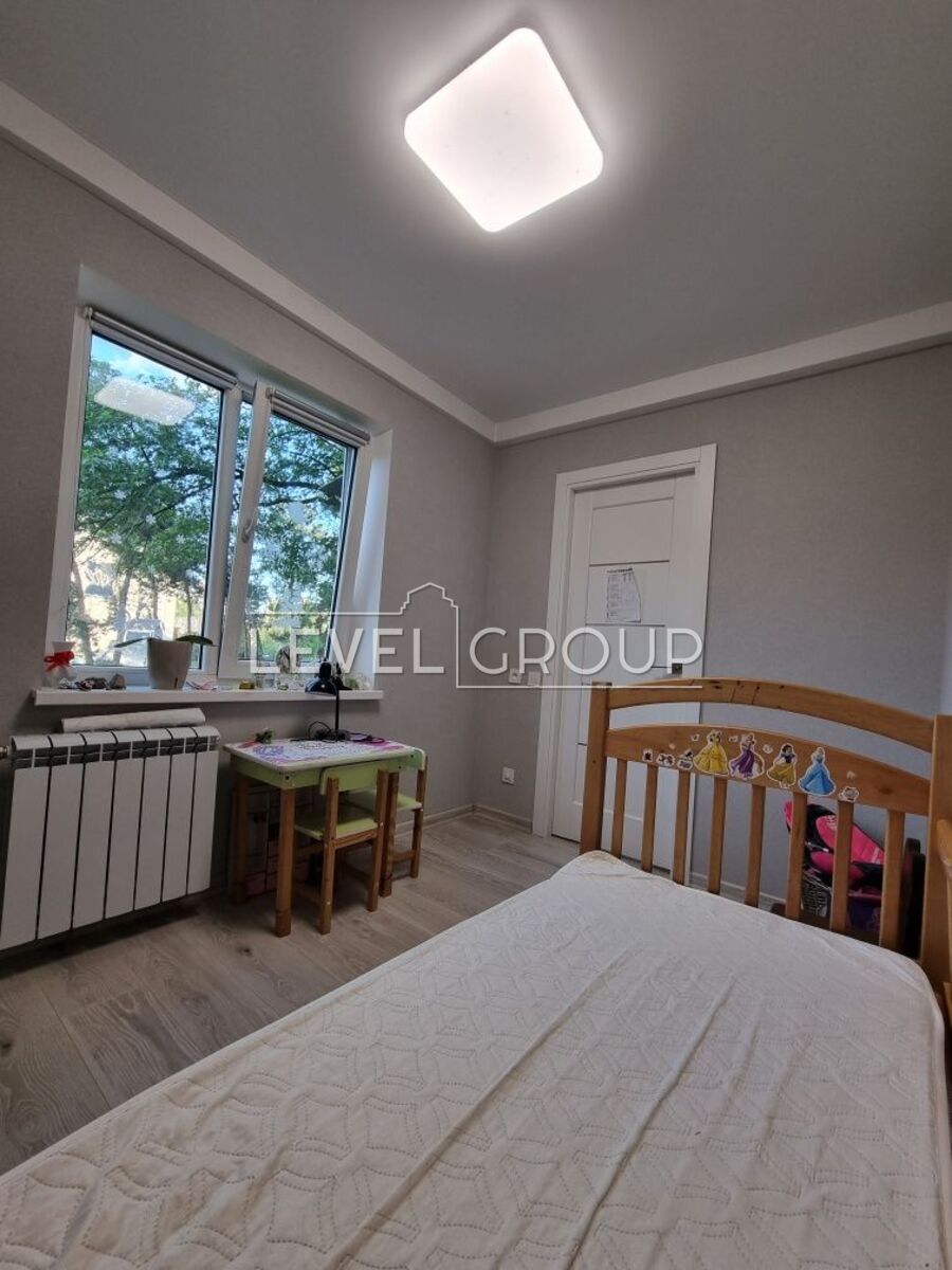 Ореста Левицького вул. (Академіка Курчатова), 8б