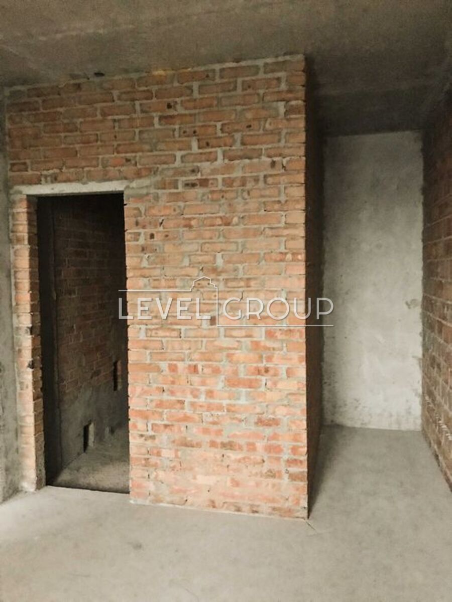 name_en
