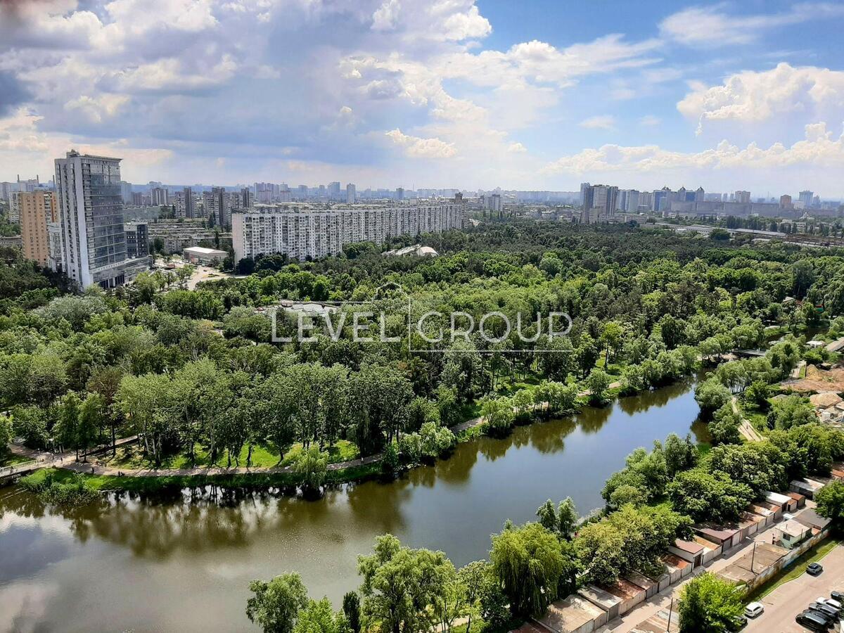 Воскресенська вул., 14д