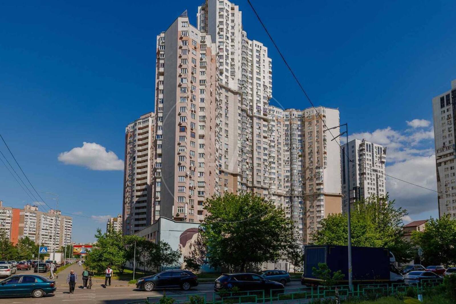 Срібнокільська вул., 1