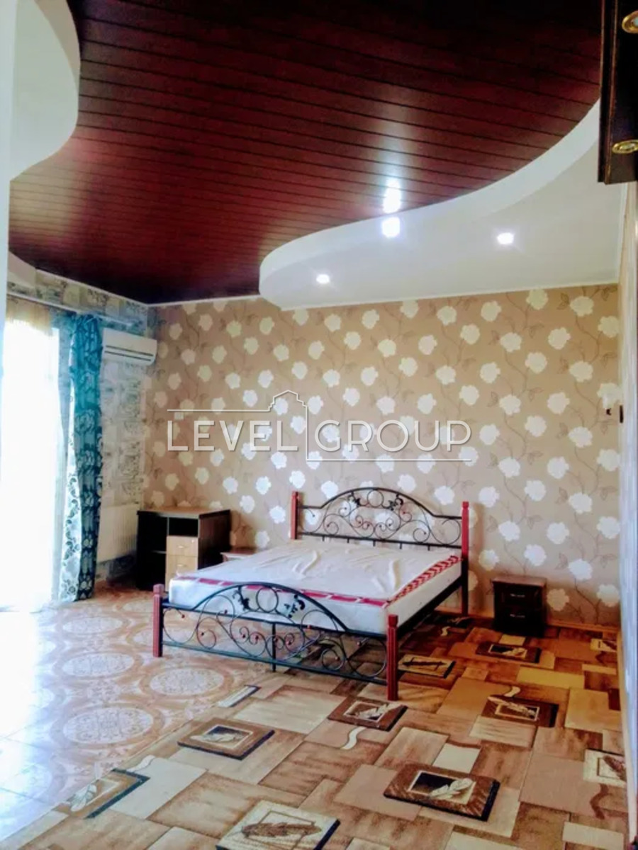 Зоряна вул., 13