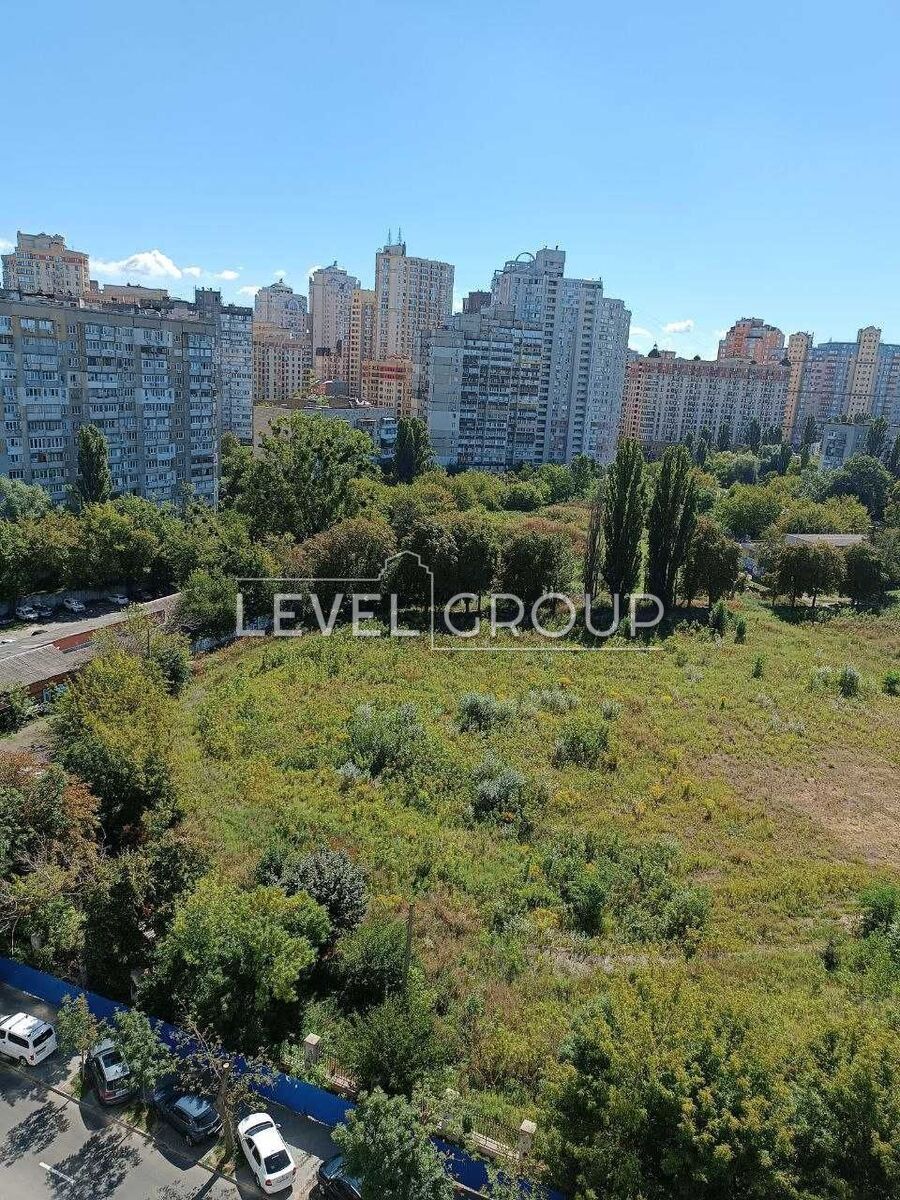 Шолуденка вул., 30