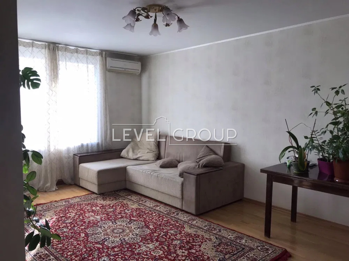Bratislavska St., 7