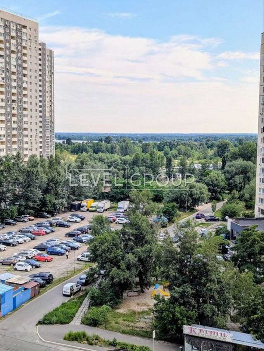 Вишняківська вул., 4