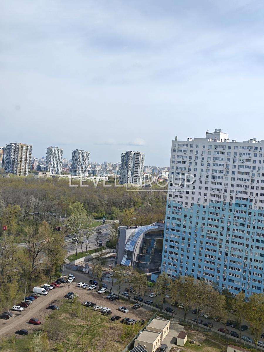 Одеське шосе, 18