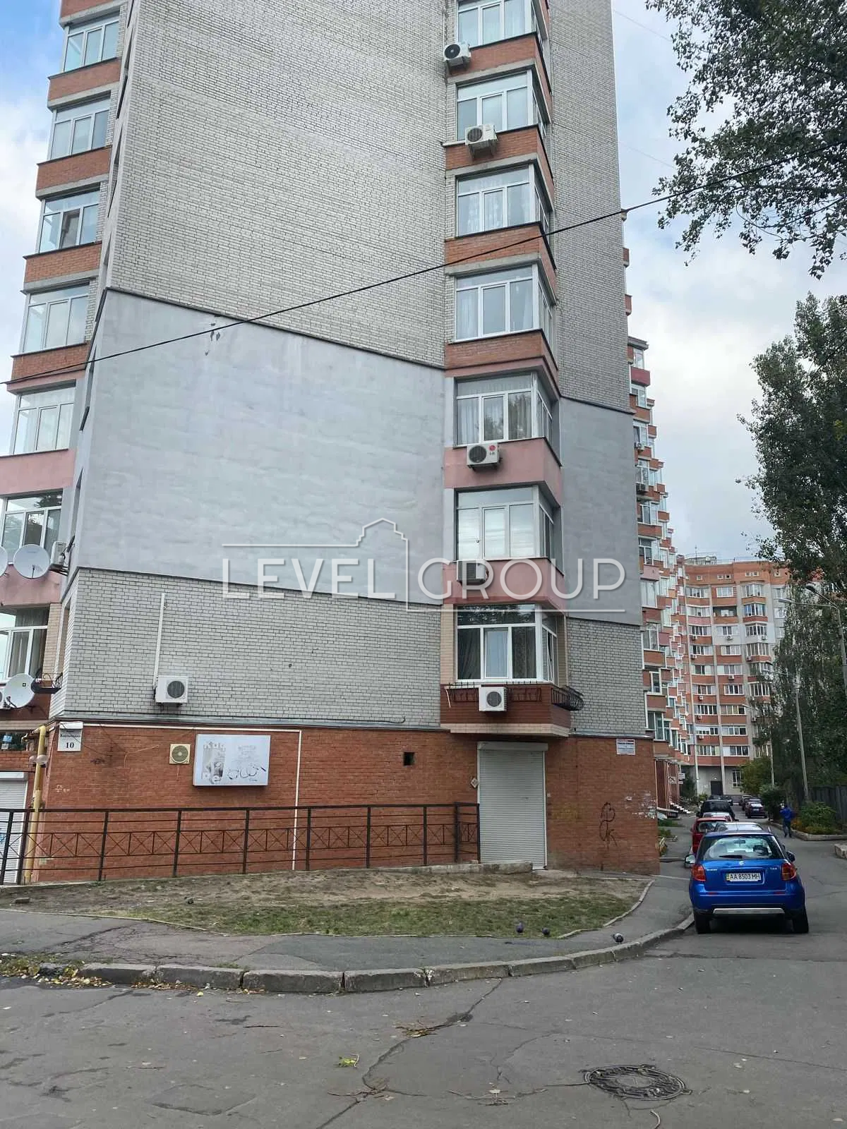 Хмельницька вул., 10