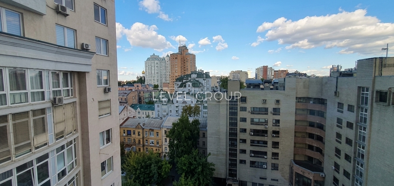 Dmytrivska St., 80