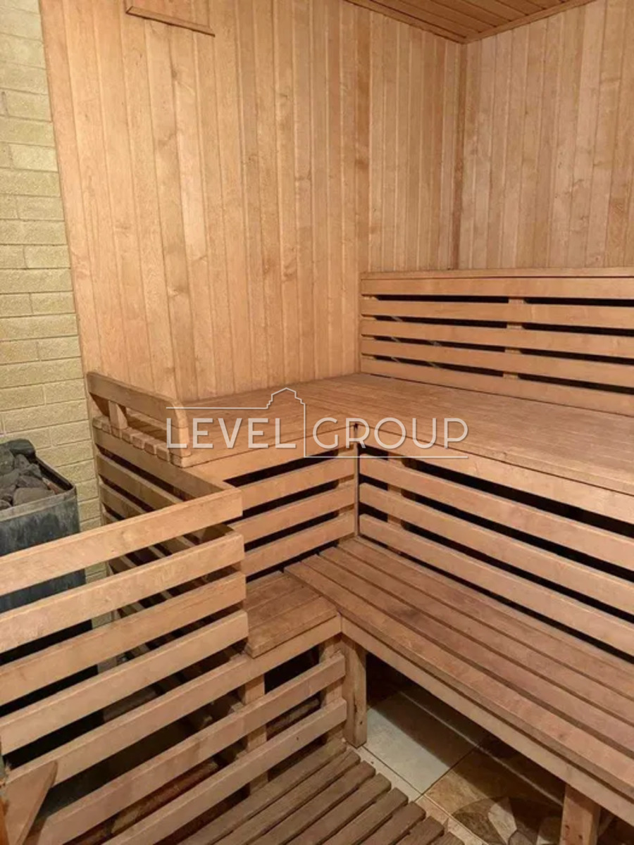 Центральна, 24