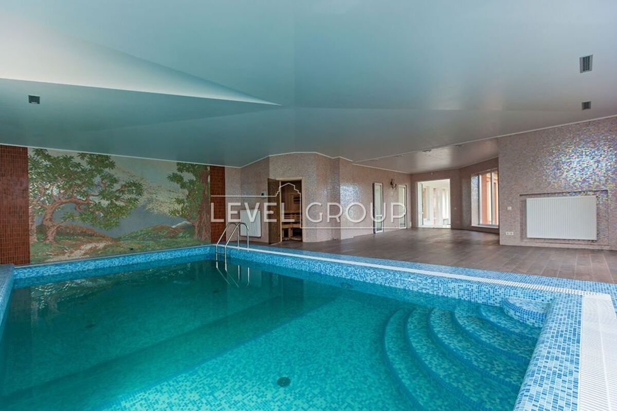 Дніпровська, 10