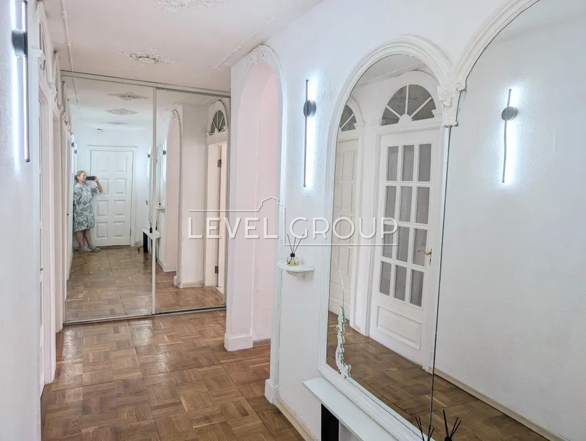 Obolonskyi Avenue, 14a