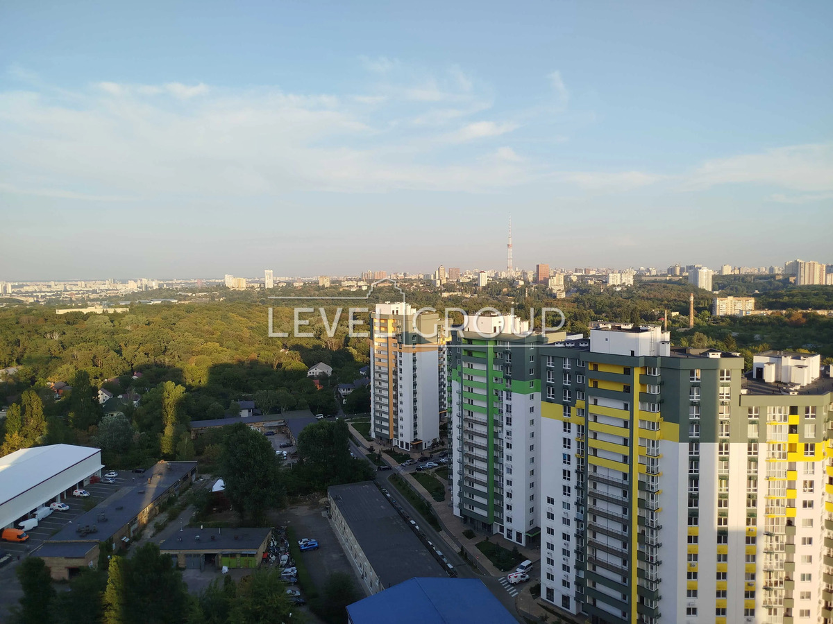 Ivan Vyhovsky St. (Marshala Grechka), 10 l