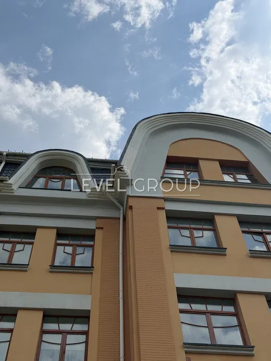 Degtyarna St., 5