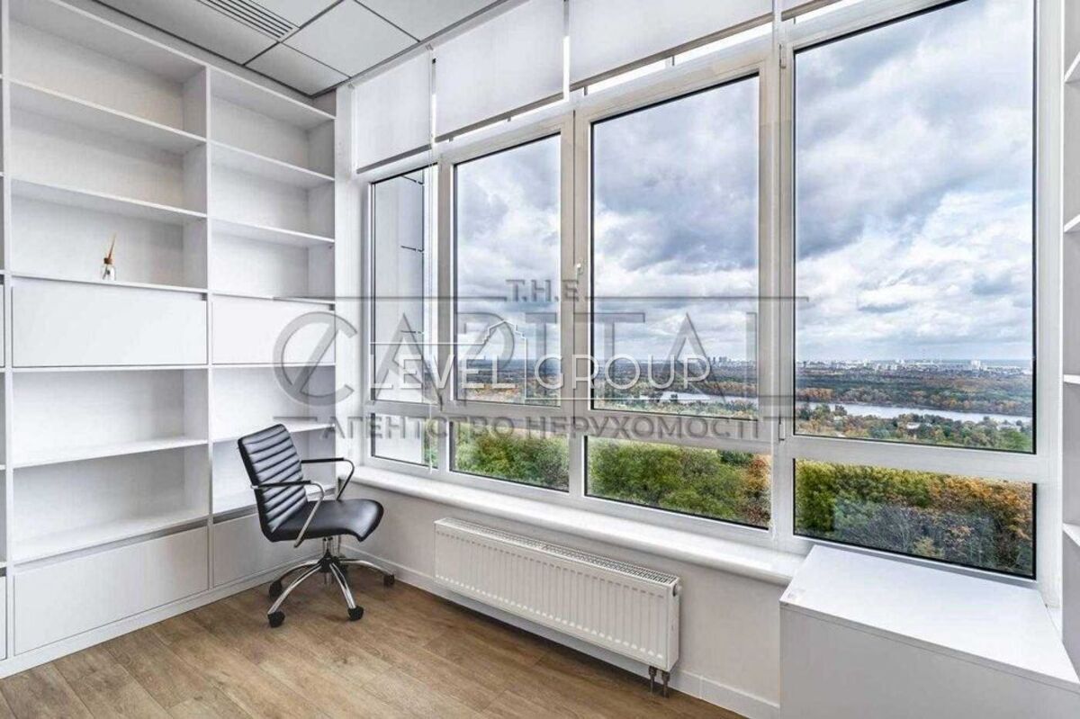 Михайла Грушевського вул., 9