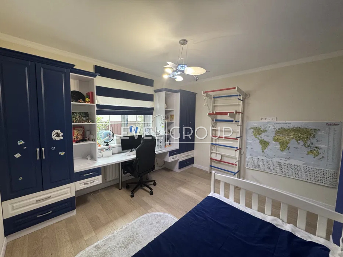 B. Khmelnytskyi St., 30