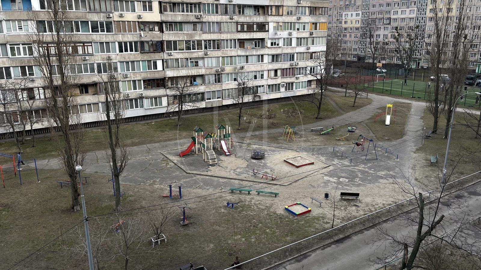 Дніпровська набережна, 11