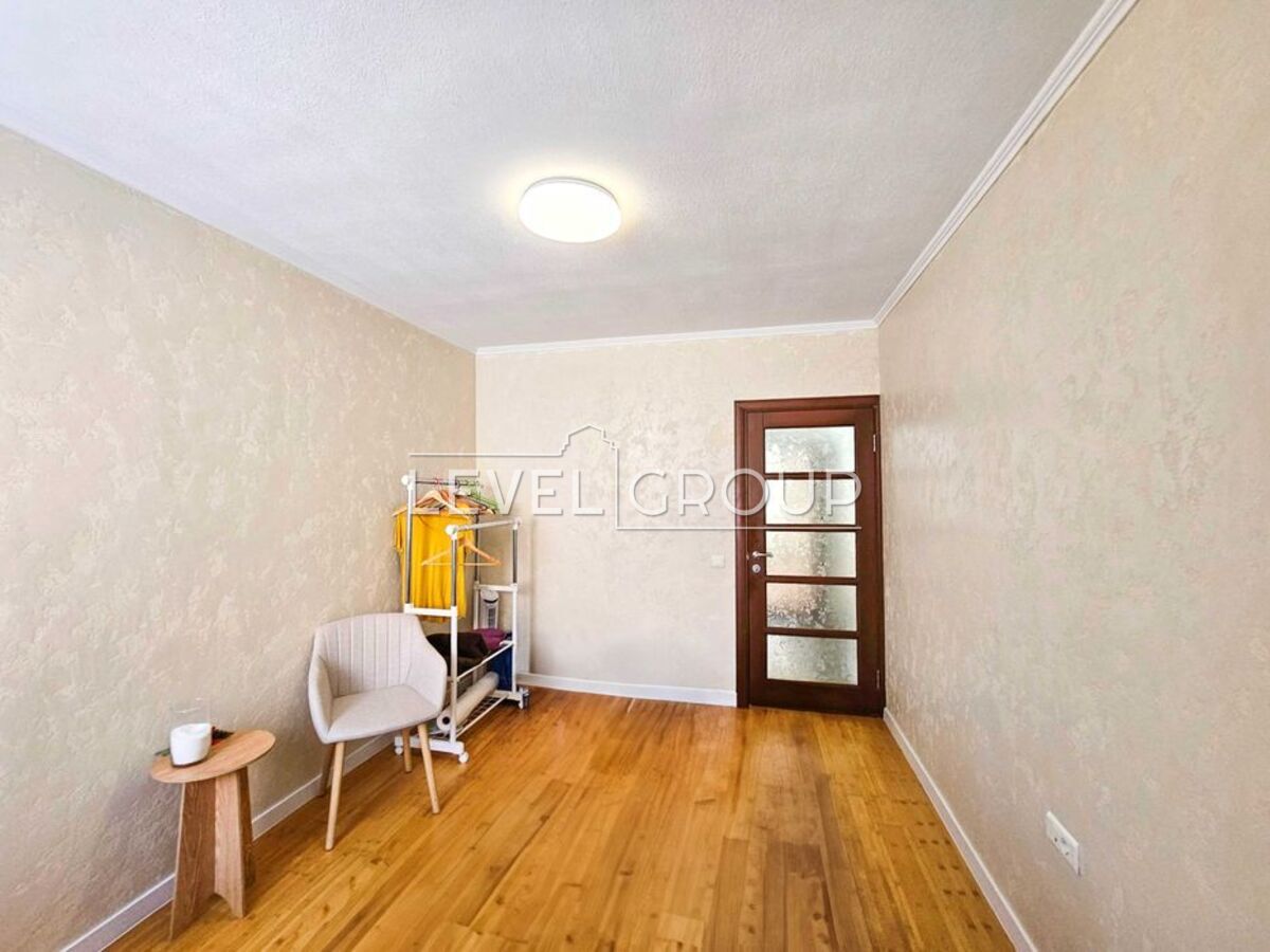 Григорія Сковороди вул., 11