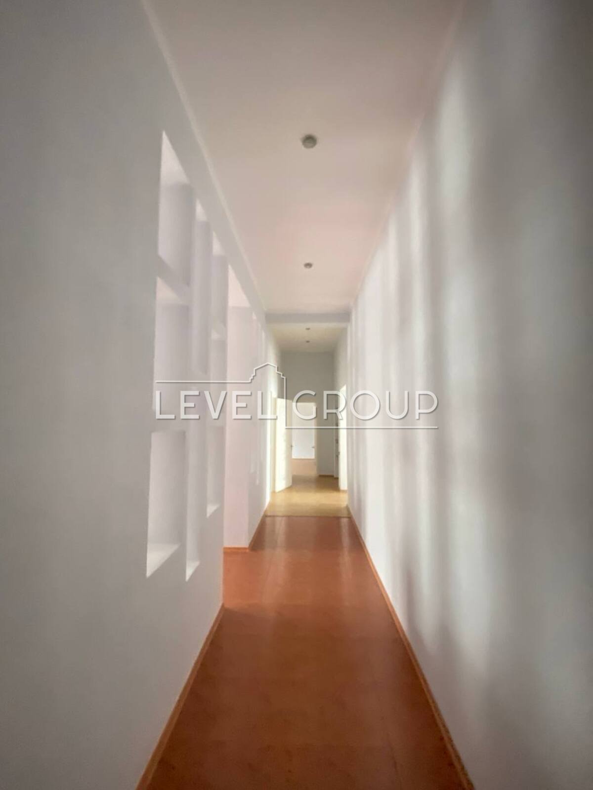 Саксаганського вул., 28