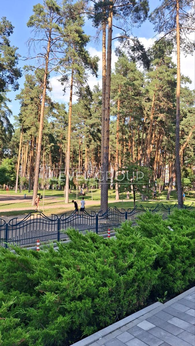 Університетська вул., 3/8