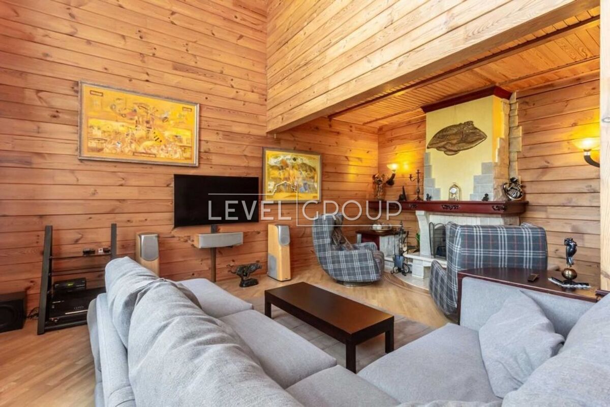 Авгурівська, 125