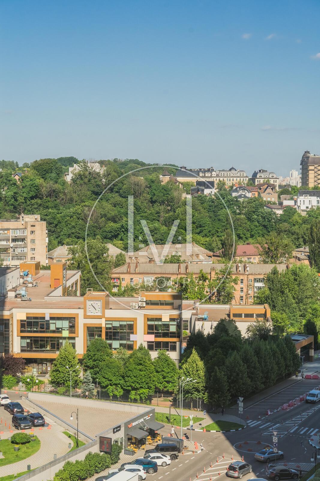Andriy Verhoglyada str. (Mykhaila Dragomirova), 20