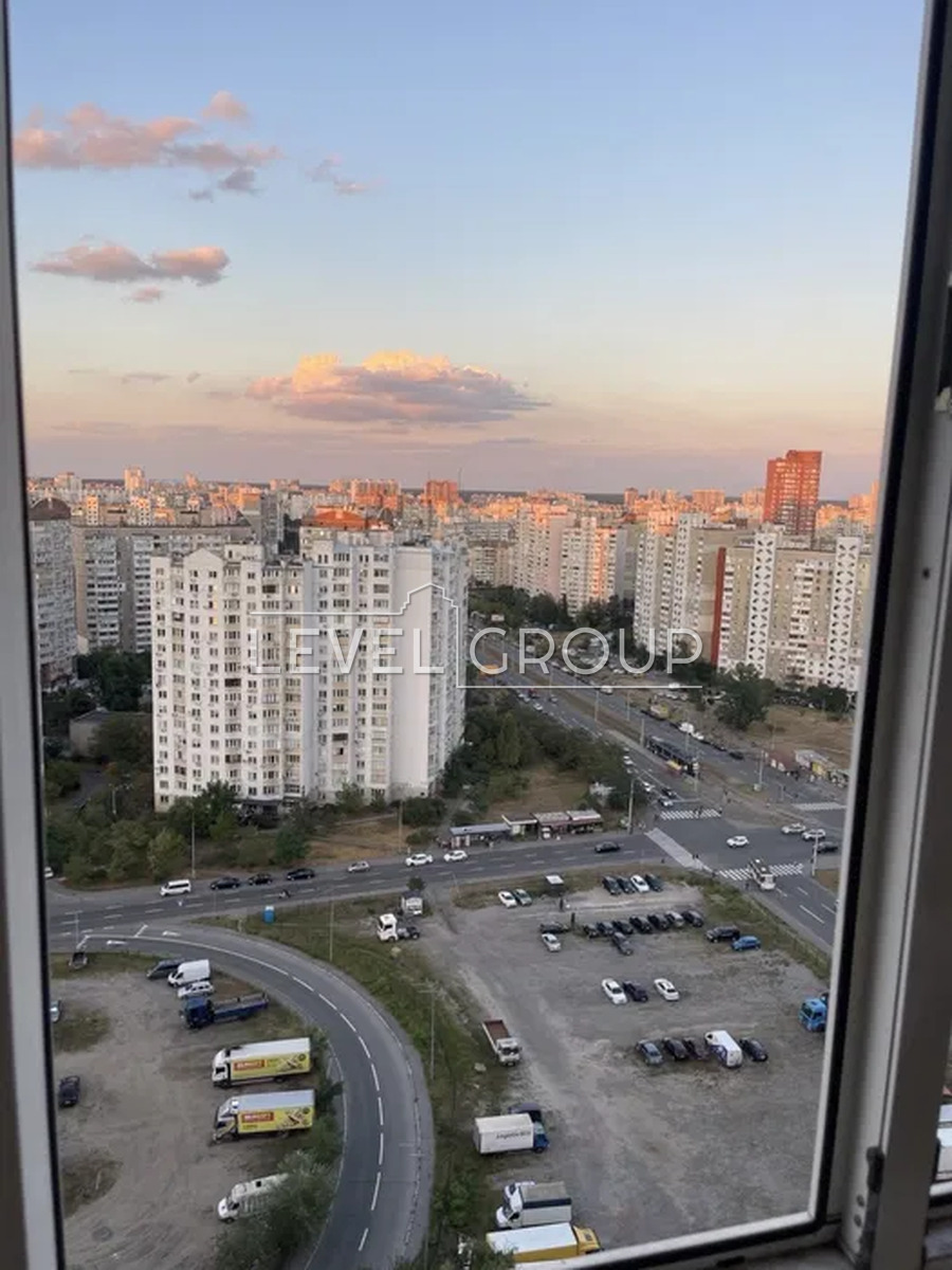 Petro Hryhorenko Ave., 22/20
