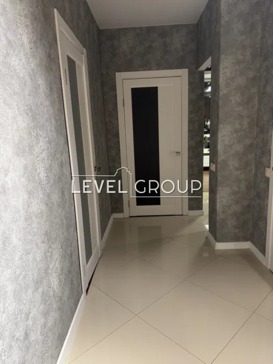 вул. Першотравнева, 24 в