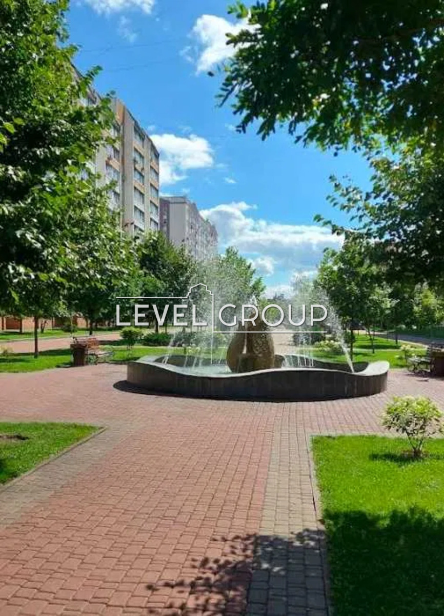 Святоюрївська, 32