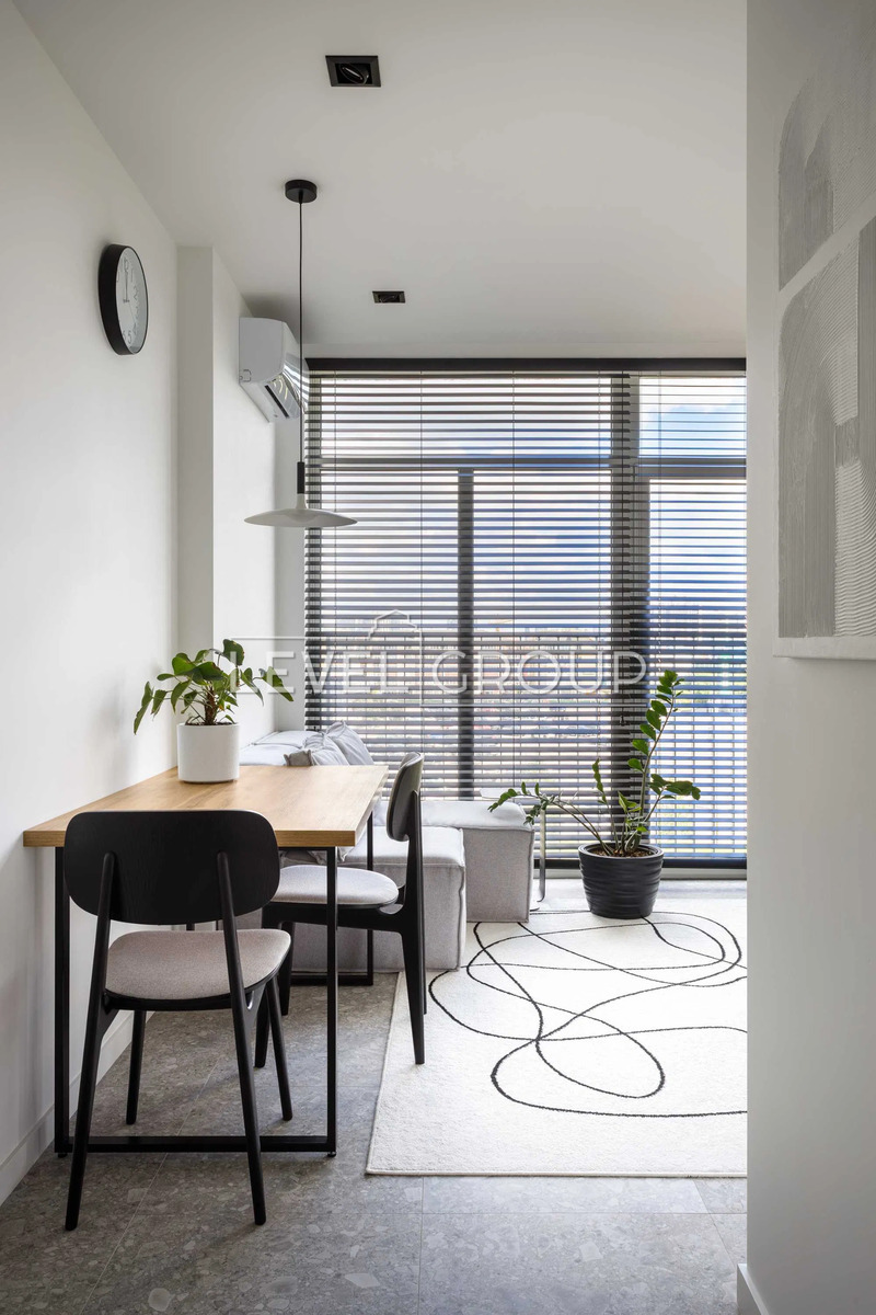 оптимістична, 1