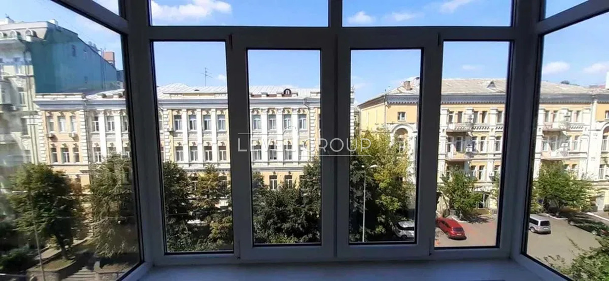 Тарасівська вул., 8а