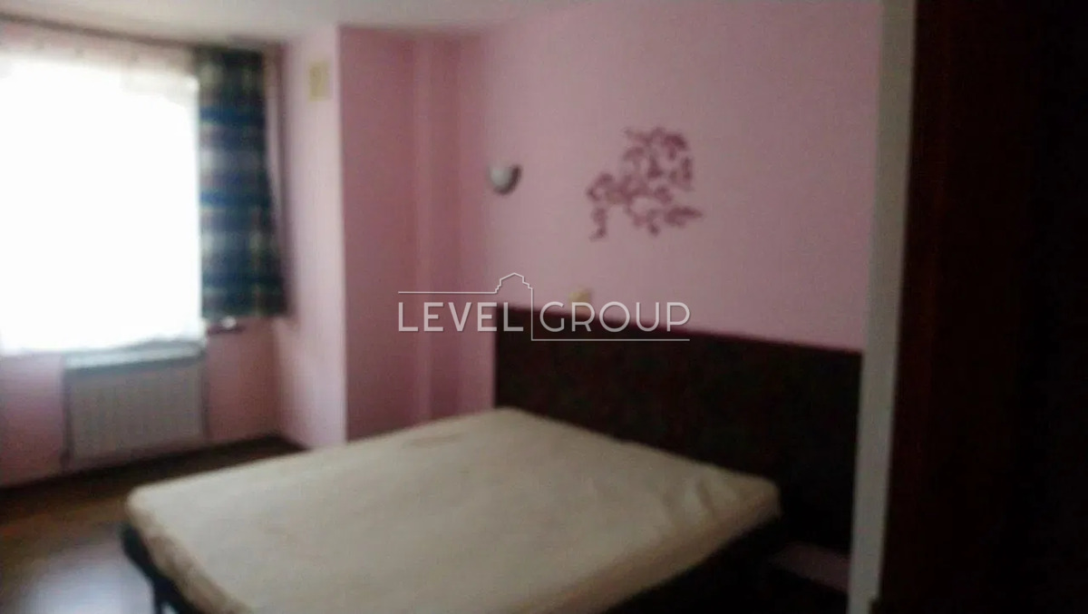 name_en