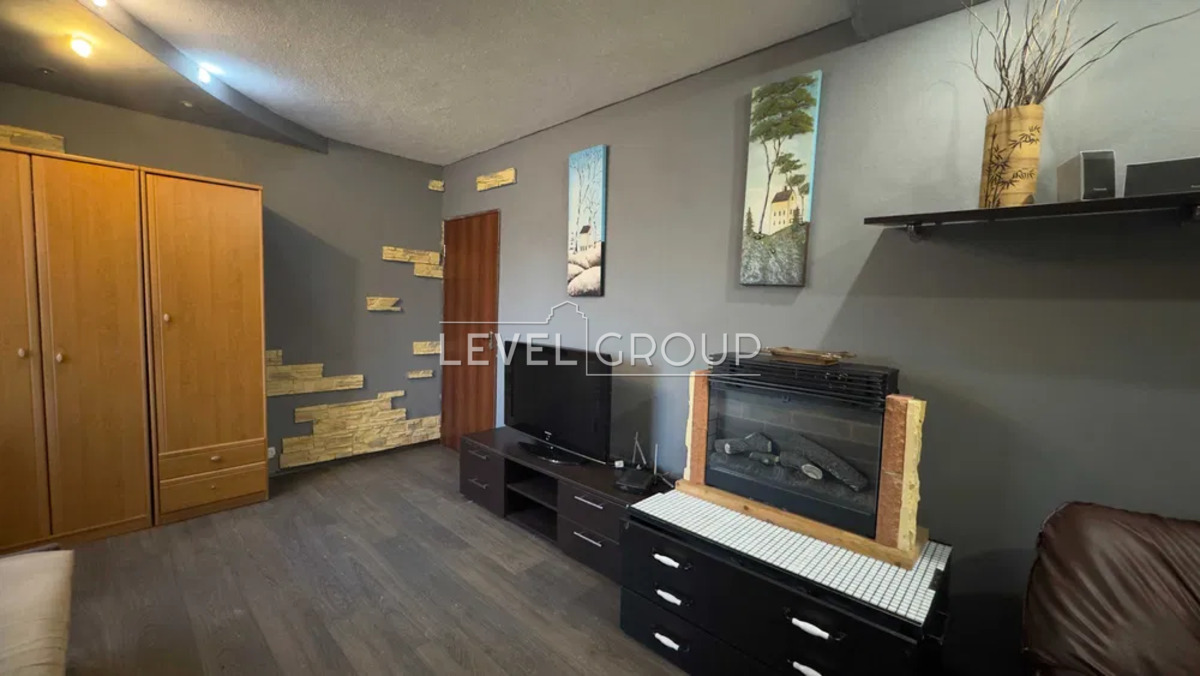 Борщагівська вул., 8