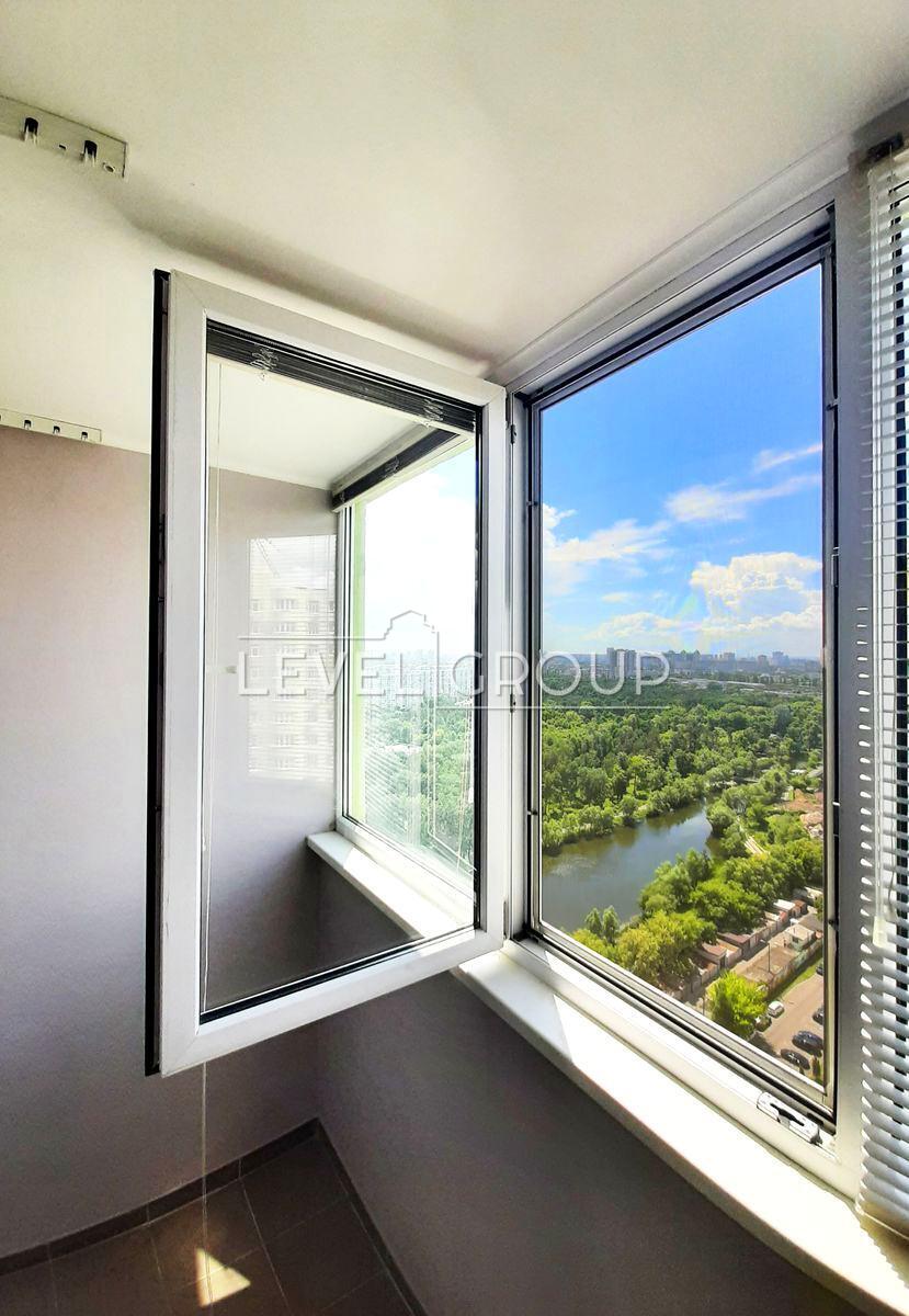 Воскресенська вул., 14д