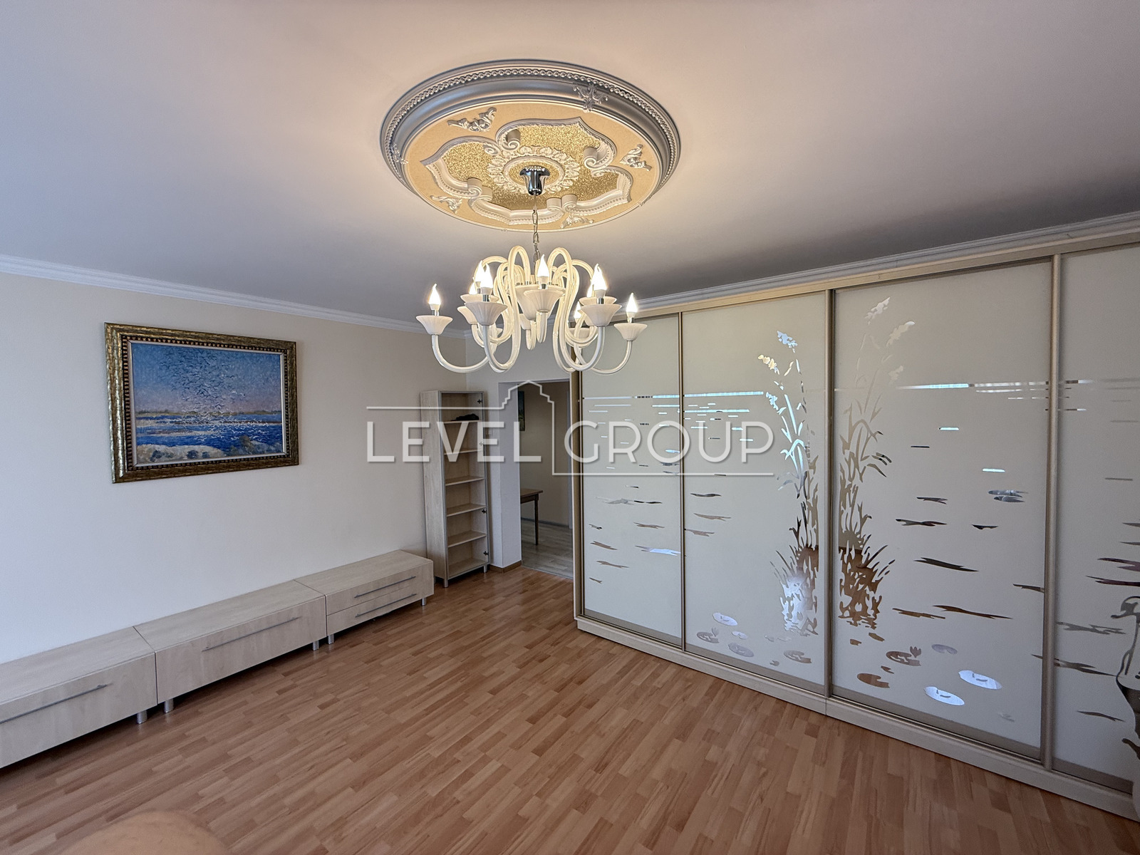 Миколаївська, 37