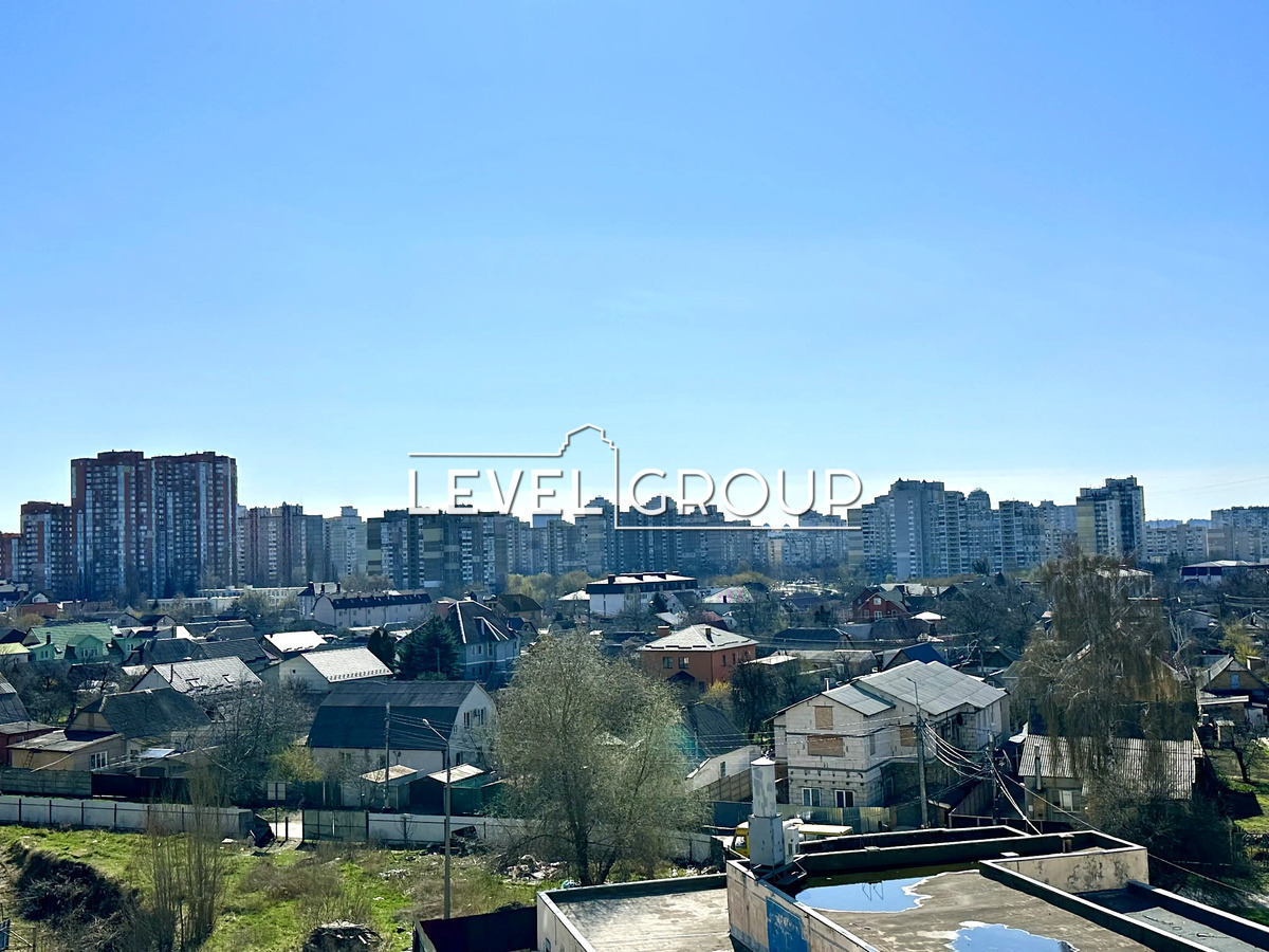 Академіка Булаховського вул., 5 Б