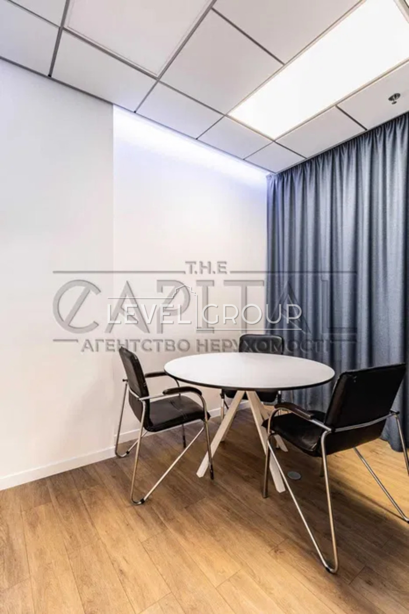 Михайла Грушевського вул., 9