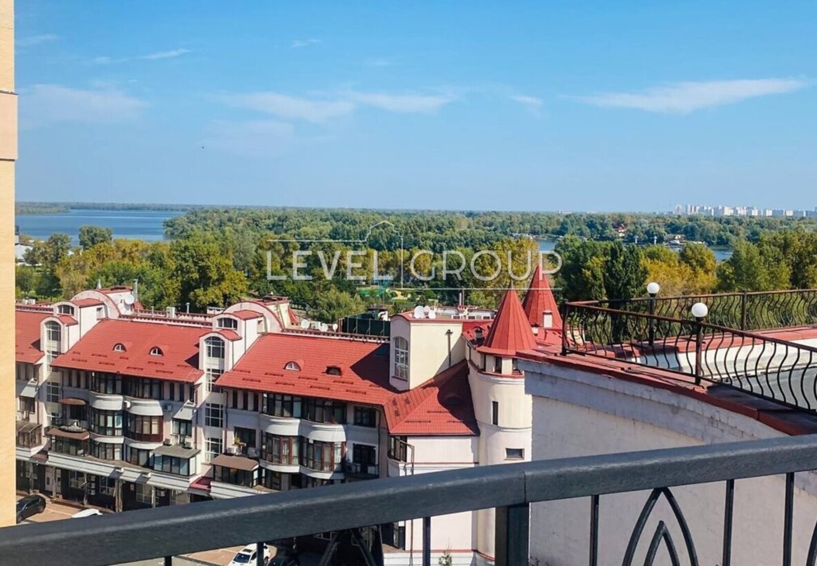 Володимира Івасюка просп. (Героїв Сталінграда), 6