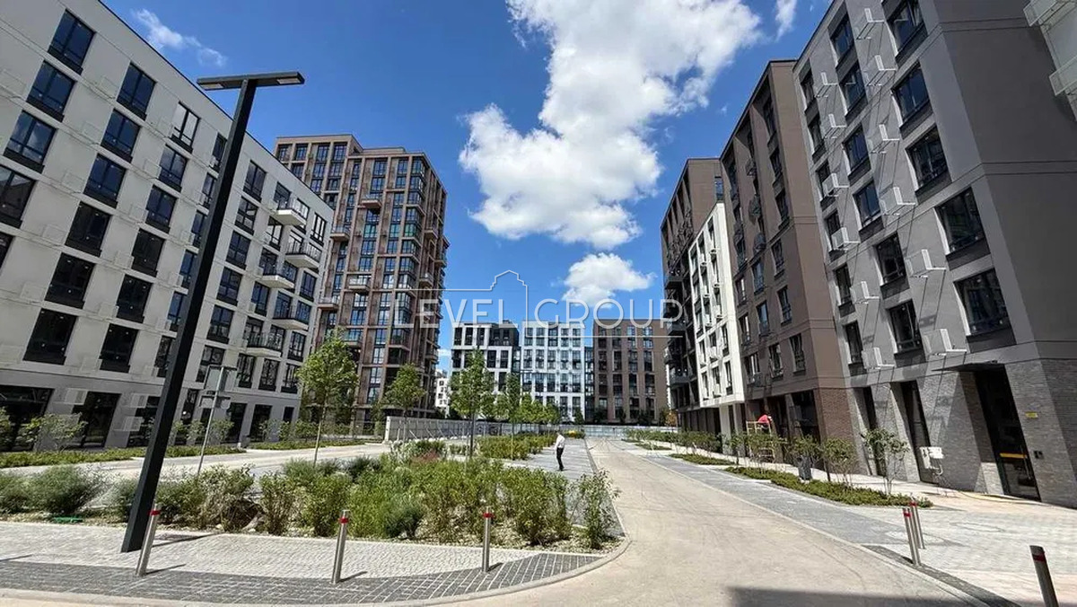 Salyutna St., 2
