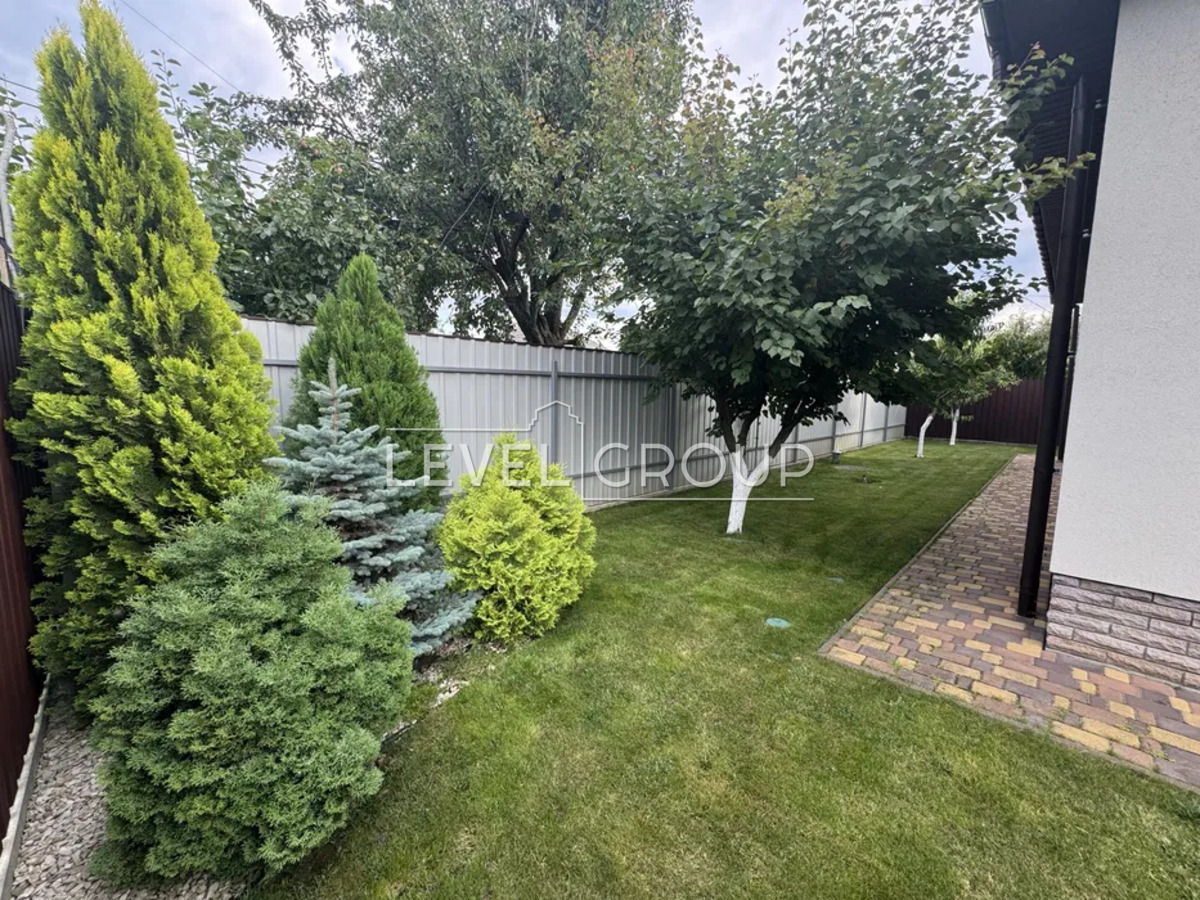 B. Khmelnytskyi St., 30