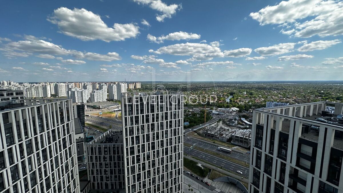 Зарічна вул., 4